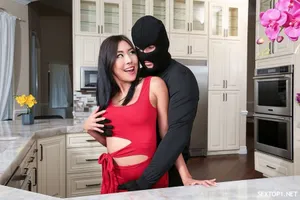 Nhìn cô bạn gái đụ với ghệ, chị gái “nứng”