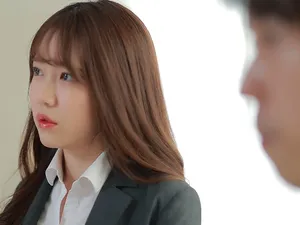 Tống tình cô nàng nhà bên khó ưa khi phát hiện ả bí mật làm gái mát-xa