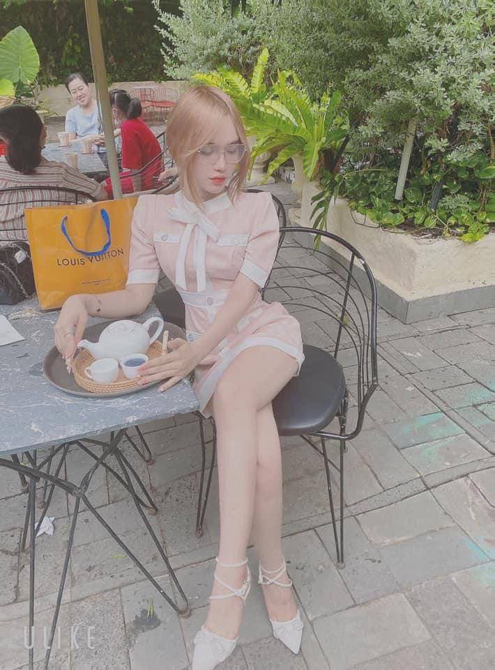 Điều tôi muốn là sự thật. Đây là vợ của ai? Áo lụa đen giữa các cô gái đường phố
